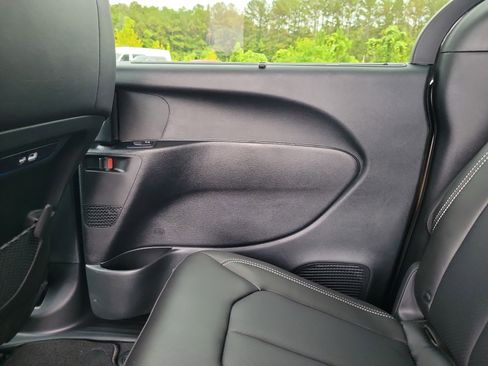 Used 2026 Chrysler Pacifica Select w/ S Appearance Package image 10