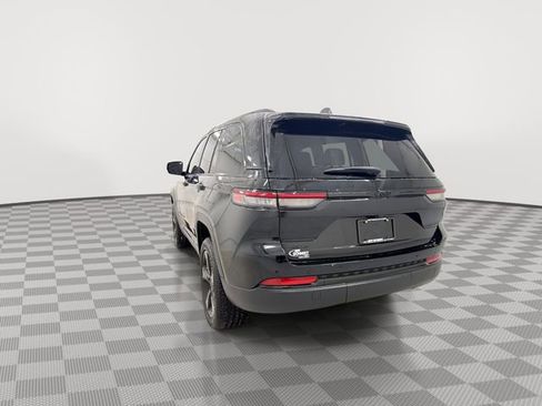Used 2024 Jeep Grand Cherokee Altitude AWD/4WD image 9