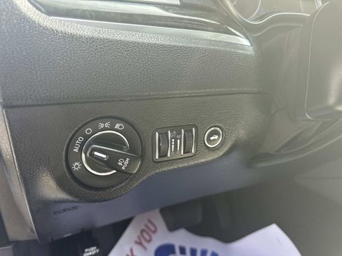 Certified 2023 Chrysler 300 Touring L w/ Popular Equipment Group image 21