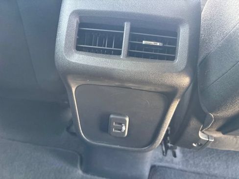 Used 2024 GMC Terrain SLE FWD image 24