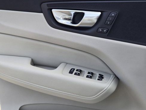 Used 2025 Volvo XC60 T8 Plus w/ Protection Package Premier image 24