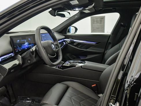 Used 2025 BMW i5 xDrive40 w/ Premium Package image 18