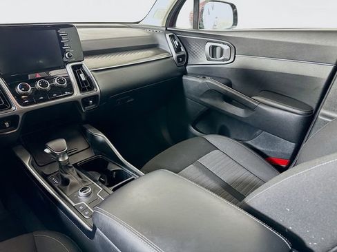 Used 2022 Kia Sorento LX image 23