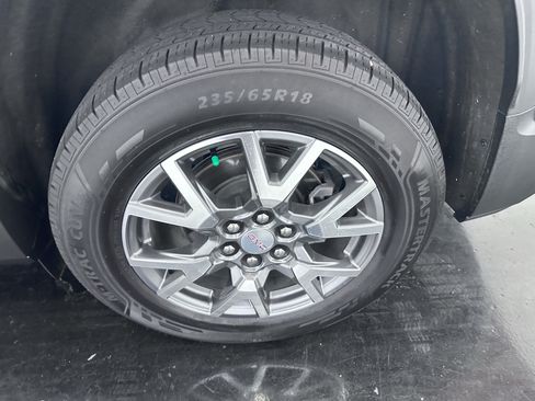 Used 2023 GMC Acadia SLT FWD image 24