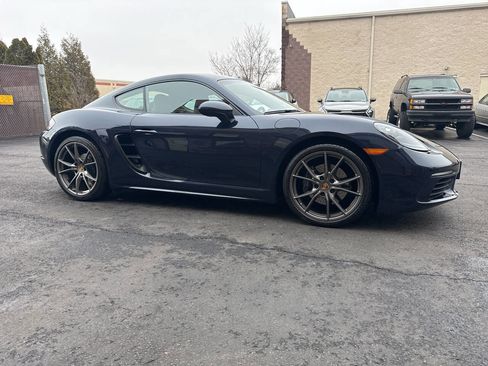 Used 2018 Porsche 718 Cayman image 8