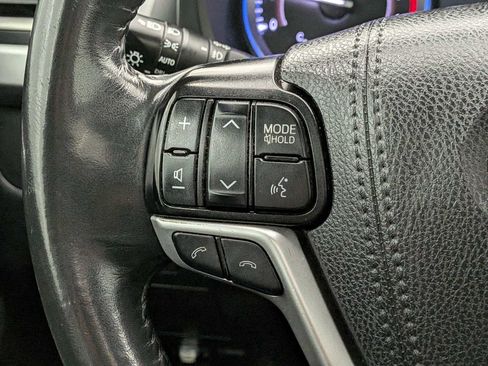 Used 2019 Toyota Highlander XLE w/ Carpet Mat Package (TMS) image 24