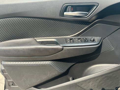 Used 2018 Toyota C-HR XLE FWD image 9
