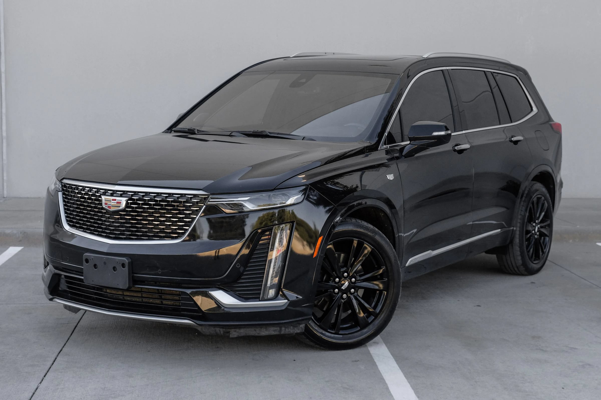 Used 2023 Cadillac XT6 Premium Luxury w/ LPO, Floor Liner Package FWD image 7