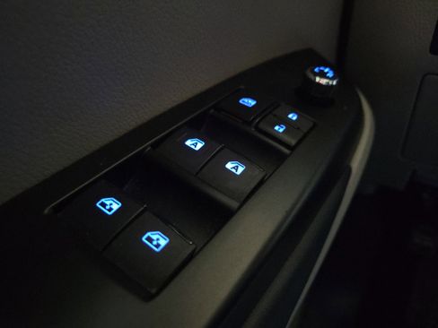 Used 2014 Toyota Highlander XLE image 23