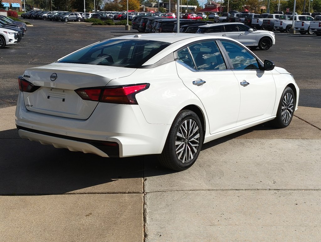 Used 2025 Nissan Altima 2.5 SV FWD image 5