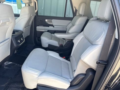 Used 2025 Ford Expedition Max Platinum w/ Driver's Package AWD/4WD image 30