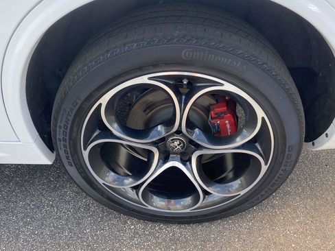 Used 2022 Alfa Romeo Stelvio Veloce image 21