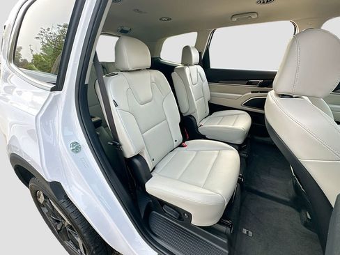 Used 2024 Kia Telluride S image 28