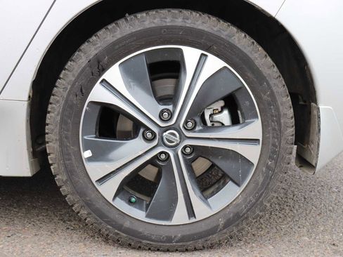 Used 2021 Nissan Leaf SV w/ SV Technology Package image 9