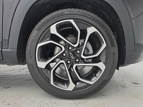 Used 2025 Chevrolet Trax RS FWD image 18