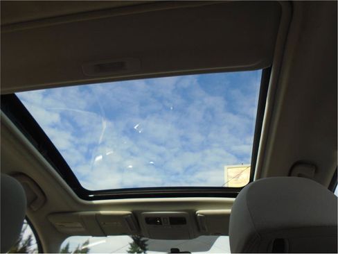 Used 2015 Subaru Forester 2.5i Premium w/ All-Weather Package image 18