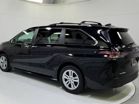 Used 2025 Toyota Sienna XLE w/ XLE Plus Package AWD/4WD image 6