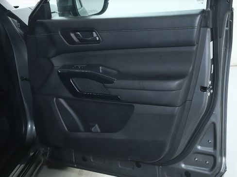 Used 2025 Nissan Pathfinder SV image 36