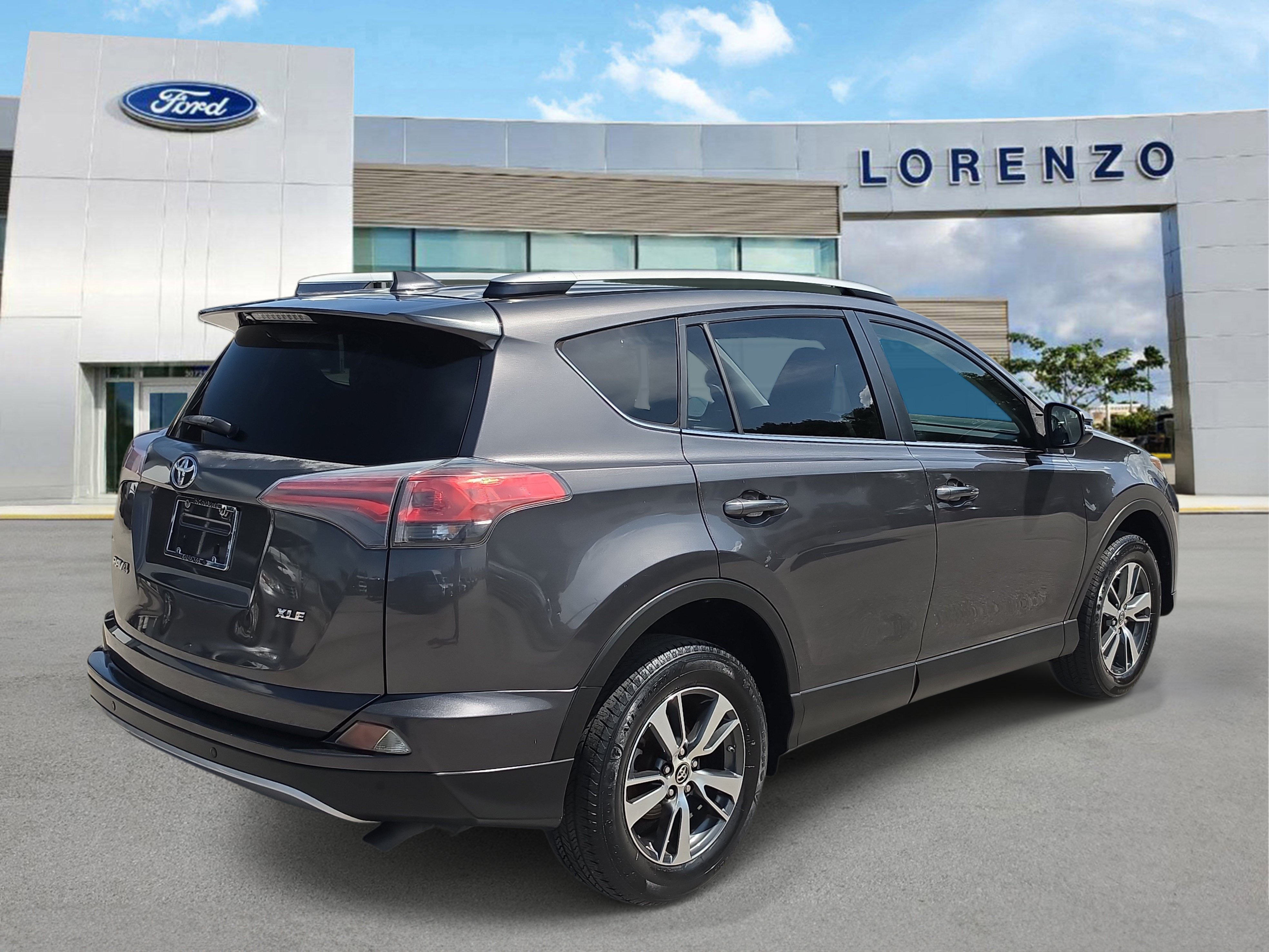 Used 2017 Toyota RAV4 XLE FWD image 4