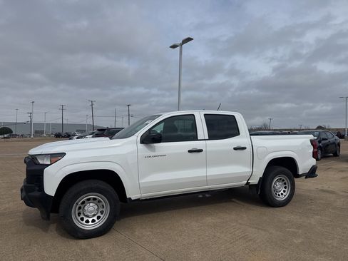 Used 2024 Chevrolet Colorado W/T w/ Safety Package image 10