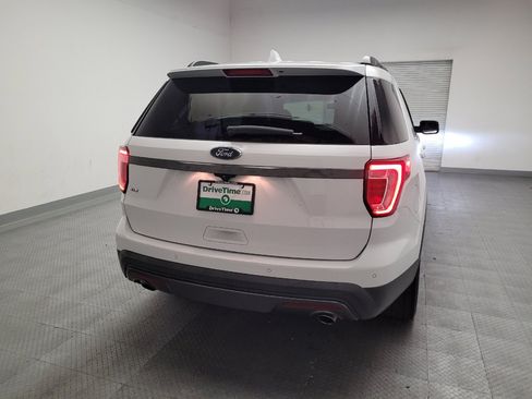 Used 2017 Ford Explorer XLT w/ Equipment Group 202A FWD image 7