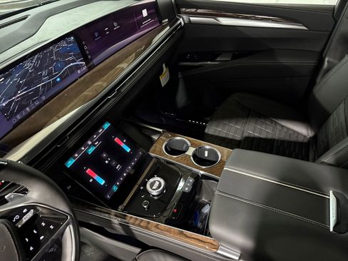 New 2025 Cadillac Escalade ESV Premium Luxury Platinum image 42