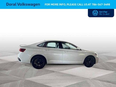Certified 2024 Volkswagen Jetta SE w/ Panoramic Sunroof Package FWD image 9