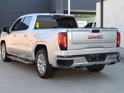 Used 2022 GMC Sierra 1500 SLT image 3