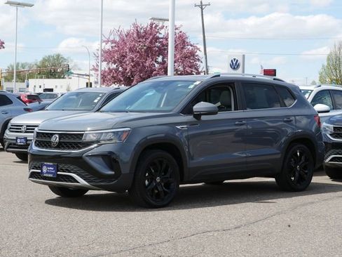 Certified 2023 Volkswagen Taos SE w/ Panoramic Sunroof Package AWD/4WD image 3