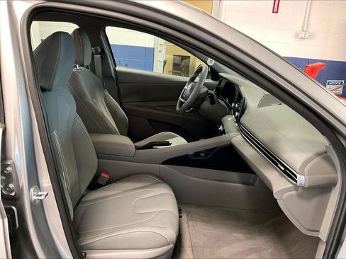 Used 2023 Hyundai Elantra SEL FWD image 11