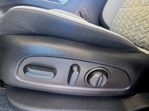 Used 2022 Chevrolet Equinox LS w/ LS Convenience Package AWD/4WD image 16