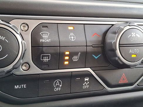 Used 2022 Jeep Wrangler Unlimited Sport image 23