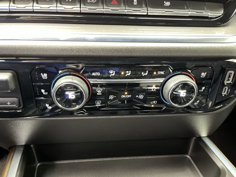 Certified 2024 Chevrolet Silverado 1500 High Country w/ Technology Package AWD/4WD image 25