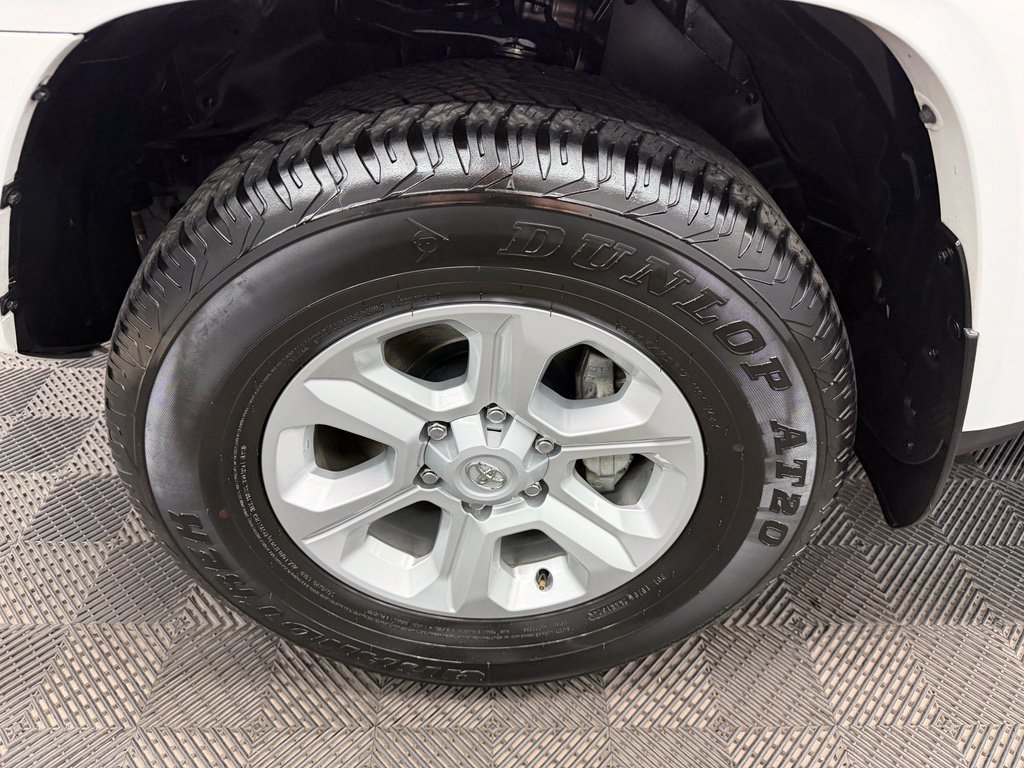Used 2024 Toyota 4Runner SR5 AWD/4WD image 21