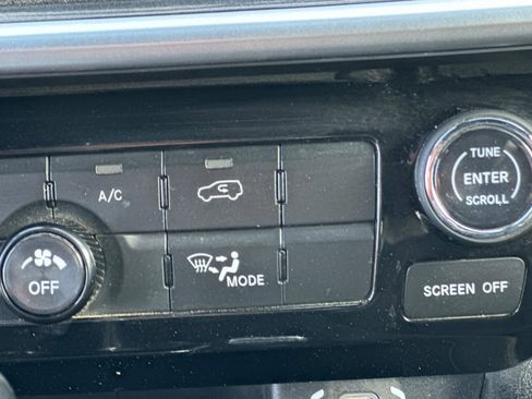 Used 2024 Jeep Compass Latitude image 29