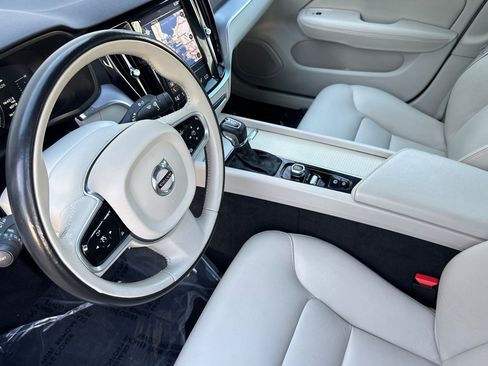 Used 2019 Volvo S60 T6 Momentum w/ Premium Package image 13