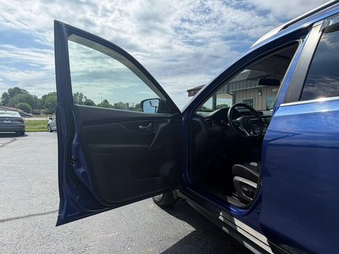 Used 2018 Nissan Rogue SV FWD image 14