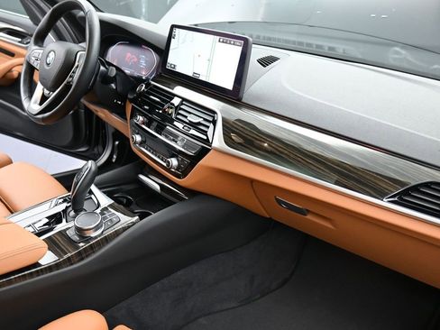 Used 2022 BMW 530i xDrive w/ Convenience Package image 19