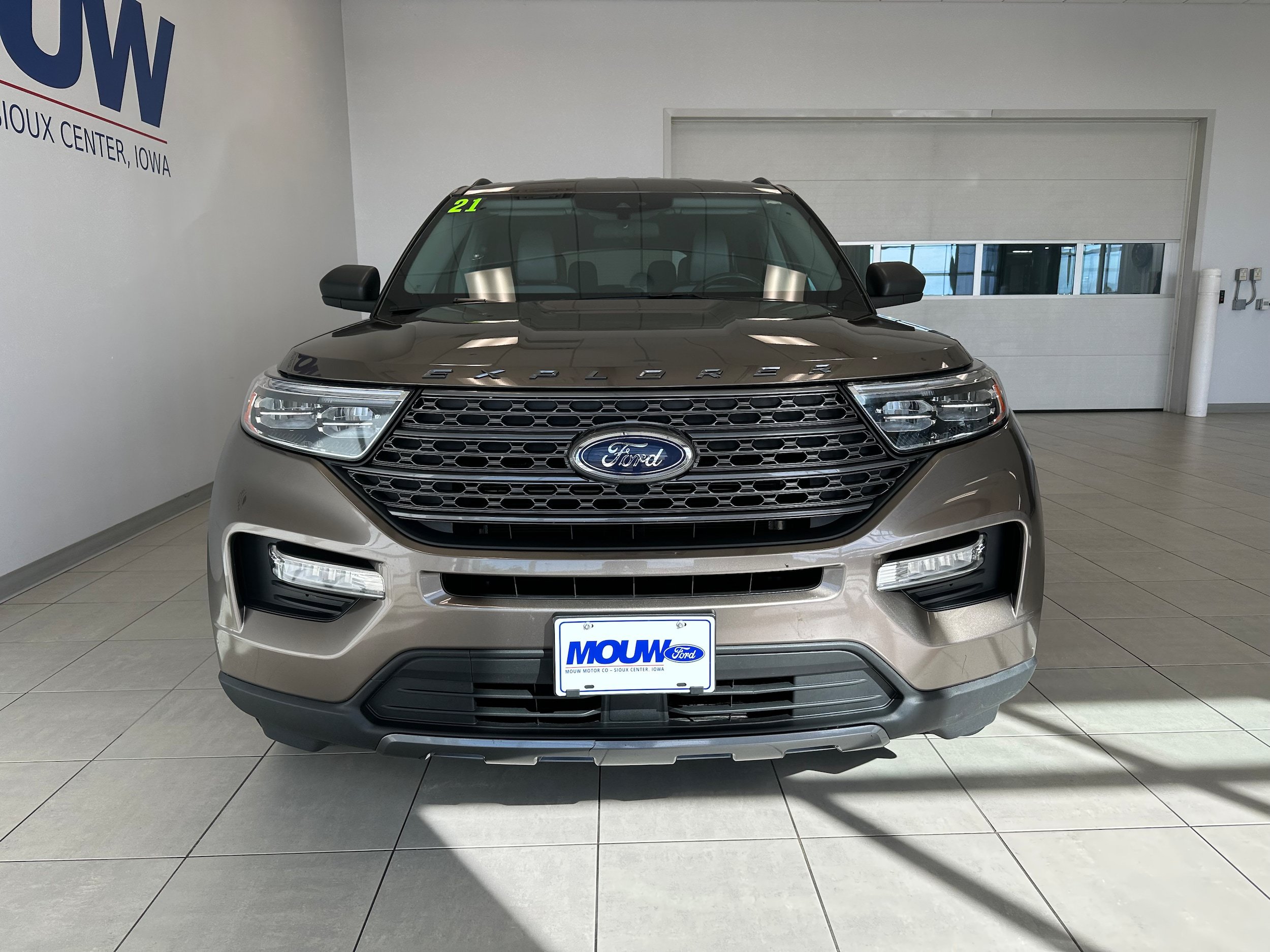 Used 2021 Ford Explorer XLT w/ Equipment Group 202A AWD/4WD image 3