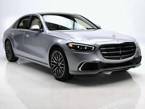 Used 2023 Mercedes-Benz S 580 4MATIC Sedan image 3