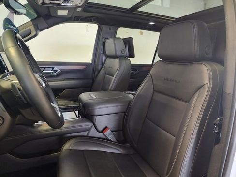 Used 2025 GMC Yukon XL Denali w/ Advanced Technology Package image 13