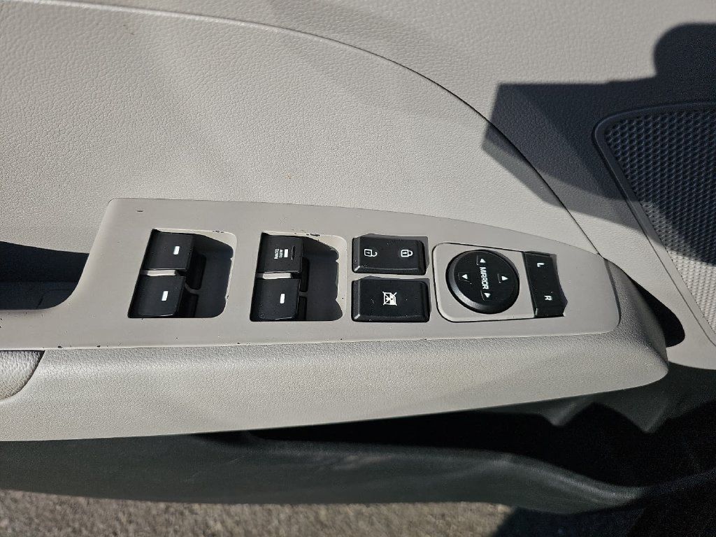 Used 2019 Hyundai Elantra SE FWD image 26