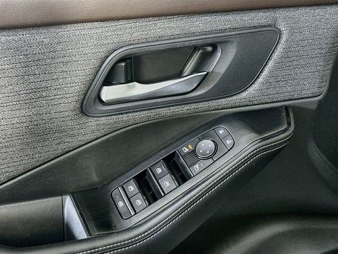 Used 2023 Nissan Rogue SV FWD image 15