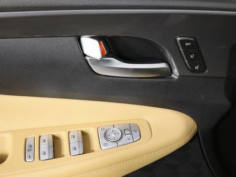 Used 2023 Hyundai Santa Fe Calligraphy image 22