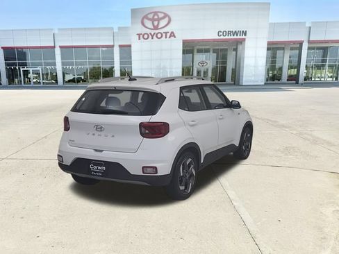 Used 2025 Hyundai Venue SEL FWD image 15