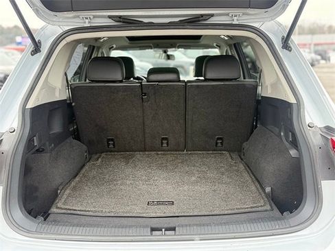 Used 2018 Volkswagen Tiguan SE w/ Panoramic Sunroof Package image 22