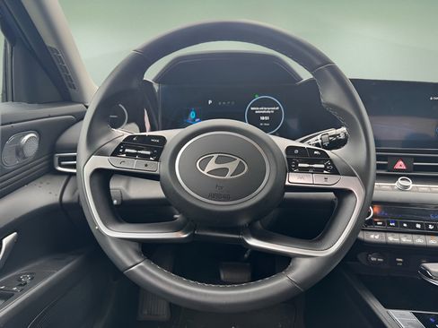 Certified 2024 Hyundai Elantra Limited FWD image 17