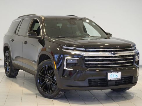 New 2026 Chevrolet Traverse LT w/ Driver Confidence Package image 2