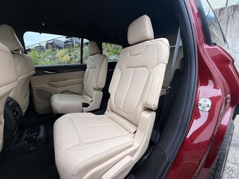 Used 2023 Jeep Grand Cherokee L Limited w/ Luxury Tech Group II AWD/4WD image 20