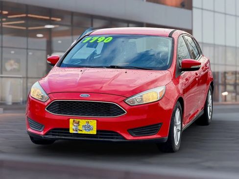 Used 2015 Ford Focus SE image 2